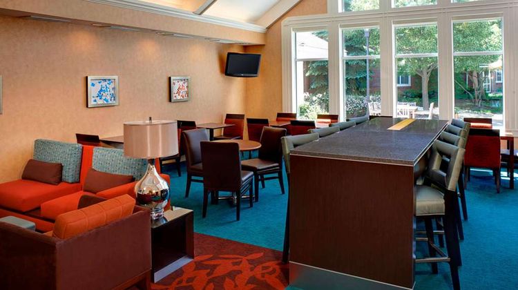 Sonesta ES Suites Chicago Waukegan Gurne Lobby