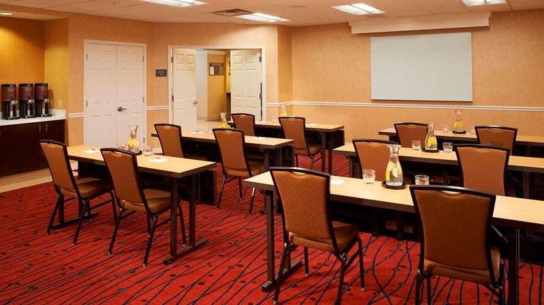 <b>Sonesta ES Suites Chicago Waukegan Gurne Meeting</b>. Images powered by <a href="https://iceportal.shijigroup.com/" title="IcePortal" target="_blank">IcePortal</a>.