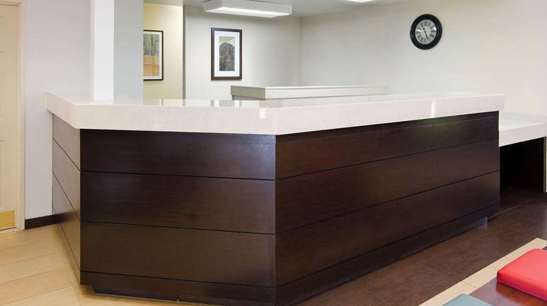 <b>Sonesta ES Suites Fresno Lobby</b>. Images powered by <a href="https://iceportal.shijigroup.com/" title="IcePortal" target="_blank">IcePortal</a>.