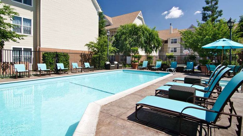 <b>Sonesta ES Suites Fresno Pool</b>. Images powered by <a href="https://iceportal.shijigroup.com/" title="IcePortal" target="_blank">IcePortal</a>.