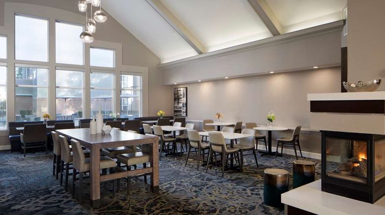 <b>Sonesta ES Suites Fresno Restaurant</b>. Images powered by <a href="https://iceportal.shijigroup.com/" title="IcePortal" target="_blank">IcePortal</a>.