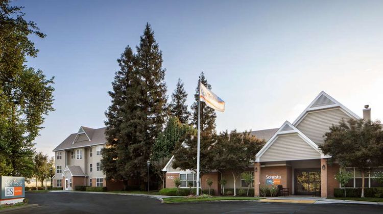 Sonesta ES Suites Fresno Exterior
