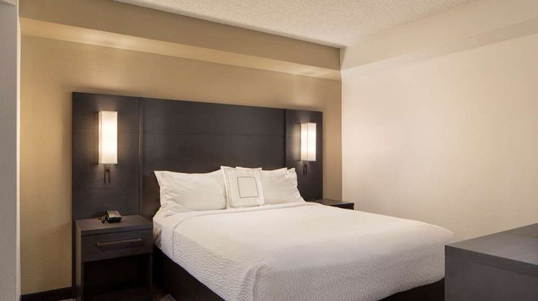 <b>Sonesta ES Suites Fresno Room</b>. Images powered by <a href="https://iceportal.shijigroup.com/" title="IcePortal" target="_blank">IcePortal</a>.