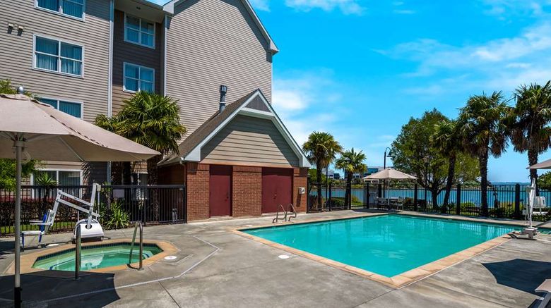 <b>Sonesta ES Suites San Francisco Airport Pool</b>. Images powered by <a href="https://iceportal.shijigroup.com/" title="IcePortal" target="_blank">IcePortal</a>.