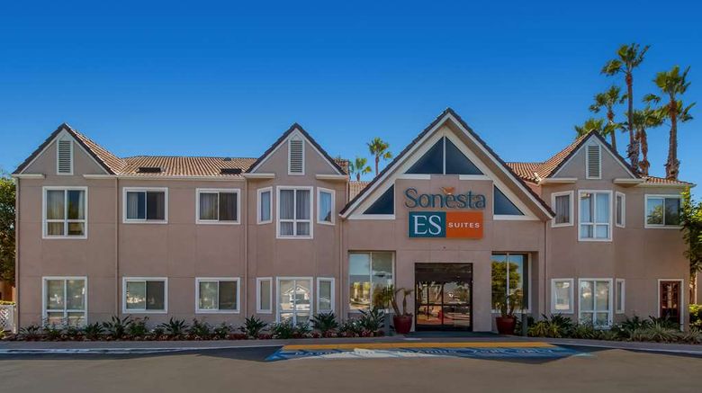 <b>Sonesta ES Suites Huntington Beach Exterior</b>. Images powered by <a href="https://iceportal.shijigroup.com/" title="IcePortal" target="_blank">IcePortal</a>.