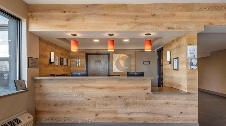<b>Comfort Inn & Suites Syracuse N. Airport Lobby</b>. Images powered by <a href="https://iceportal.shijigroup.com/" title="IcePortal" target="_blank">IcePortal</a>.