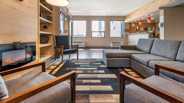 Comfort Inn & Suites Syracuse N. Airport Lobby