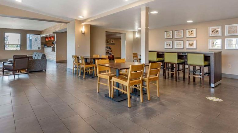 <b>Comfort Inn & Suites Syracuse N. Airport Restaurant</b>. Images powered by <a href="https://iceportal.shijigroup.com/" title="IcePortal" target="_blank">IcePortal</a>.