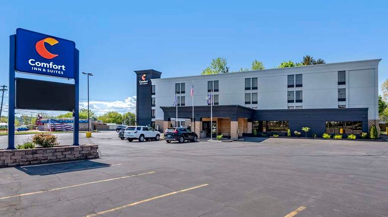 <b>Comfort Inn & Suites Syracuse N. Airport Exterior</b>. Images powered by <a href="https://iceportal.shijigroup.com/" title="IcePortal" target="_blank">IcePortal</a>.