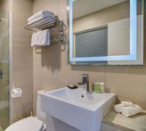 VR Queen Street Hotel Room