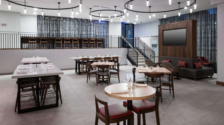 <b>Hilton Garden Inn Madison Downtown Restaurant</b>. Images powered by <a href="https://iceportal.shijigroup.com/" title="IcePortal" target="_blank">IcePortal</a>.