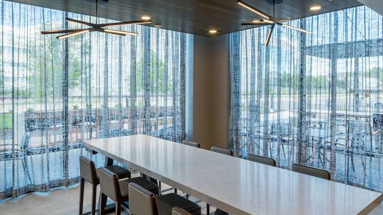 <b>Hilton Garden Inn Madison Downtown Restaurant</b>. Images powered by <a href="https://iceportal.shijigroup.com/" title="IcePortal" target="_blank">IcePortal</a>.