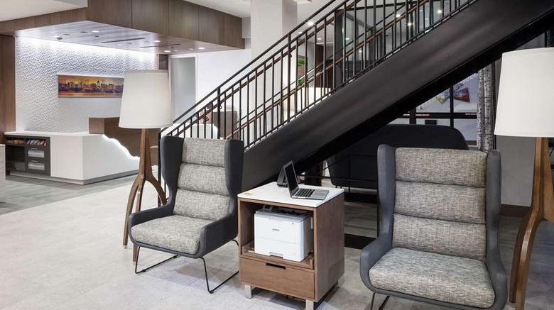 <b>Hilton Garden Inn Madison Downtown Lobby</b>. Images powered by <a href="https://iceportal.shijigroup.com/" title="IcePortal" target="_blank">IcePortal</a>.