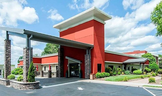 Days Inn &amp Suites by Wyndham Exterior