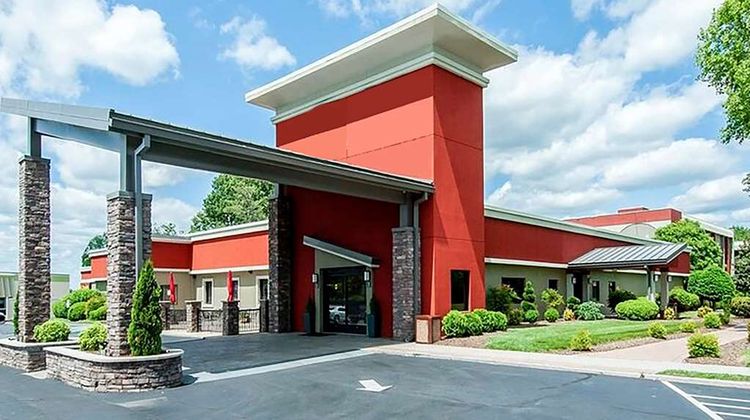Days Inn &amp Suites by Wyndham Exterior
