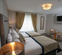 Longcourt House Hotel Room