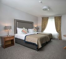 Longcourt House Hotel Room
