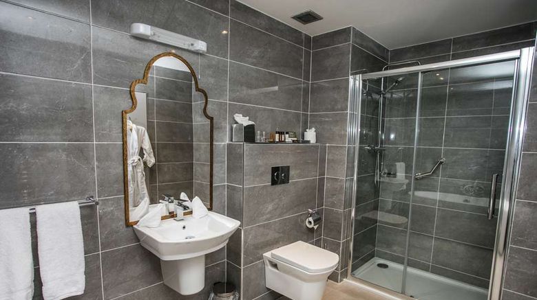 <b>Longcourt House Hotel Room</b>. Images powered by <a href="https://iceportal.shijigroup.com/" title="IcePortal" target="_blank">IcePortal</a>.