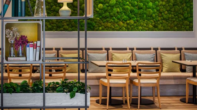 <b>IntercityHotel Wiesbaden Restaurant</b>. Images powered by <a href="https://iceportal.shijigroup.com/" title="IcePortal" target="_blank">IcePortal</a>.