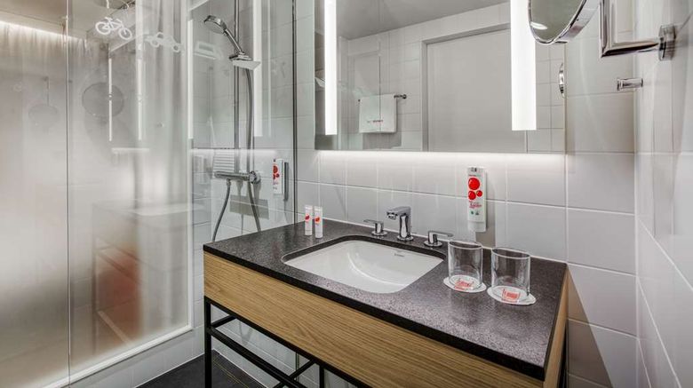 <b>IntercityHotel Wiesbaden Room</b>. Images powered by <a href="https://iceportal.shijigroup.com/" title="IcePortal" target="_blank">IcePortal</a>.