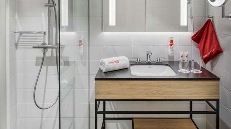 <b>IntercityHotel Wiesbaden Room</b>. Images powered by <a href="https://iceportal.shijigroup.com/" title="IcePortal" target="_blank">IcePortal</a>.