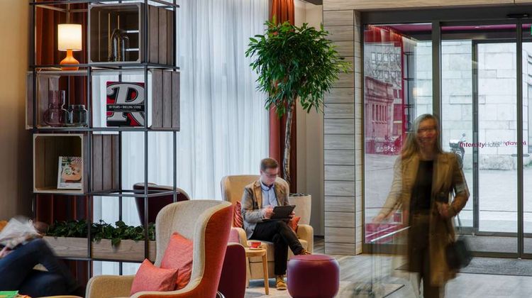 IntercityHotel Wiesbaden Lobby