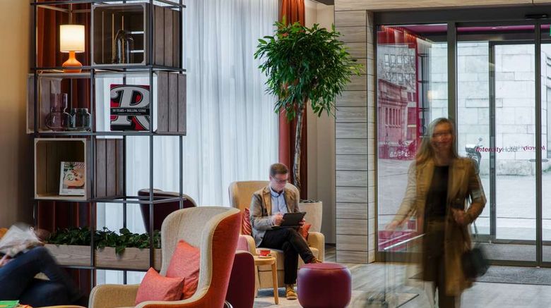 <b>IntercityHotel Wiesbaden Lobby</b>. Images powered by <a href="https://iceportal.shijigroup.com/" title="IcePortal" target="_blank">IcePortal</a>.