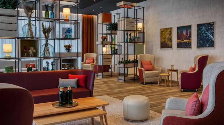 <b>IntercityHotel Wiesbaden Lobby</b>. Images powered by <a href="https://iceportal.shijigroup.com/" title="IcePortal" target="_blank">IcePortal</a>.