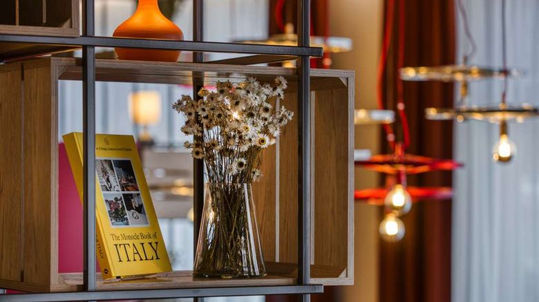 <b>IntercityHotel Wiesbaden Restaurant</b>. Images powered by <a href="https://iceportal.shijigroup.com/" title="IcePortal" target="_blank">IcePortal</a>.