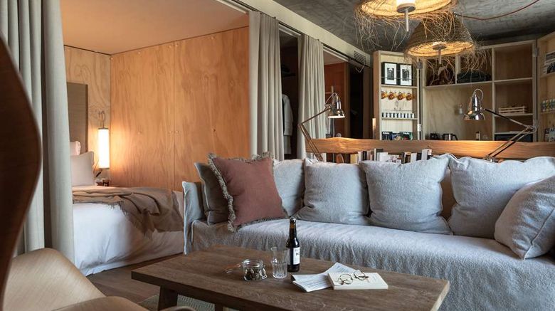 <b>MOB House Paris Saint-Ouen Room</b>. Images powered by <a href="https://iceportal.shijigroup.com/" title="IcePortal" target="_blank">IcePortal</a>.