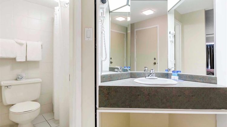 Travelodge by Wyndham Trois Rivieres Room