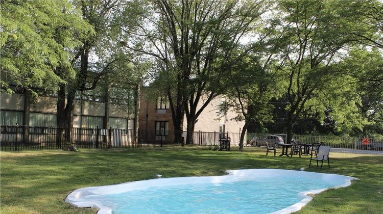 Travelodge by Wyndham Trois Rivieres Pool