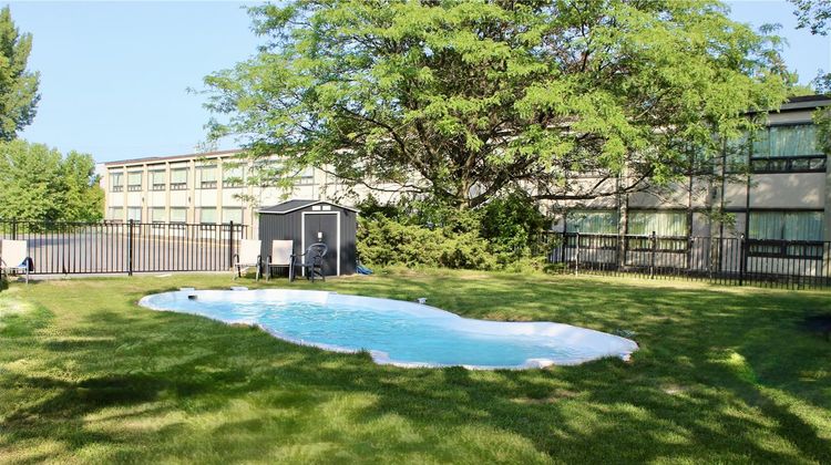 Travelodge by Wyndham Trois Rivieres Pool