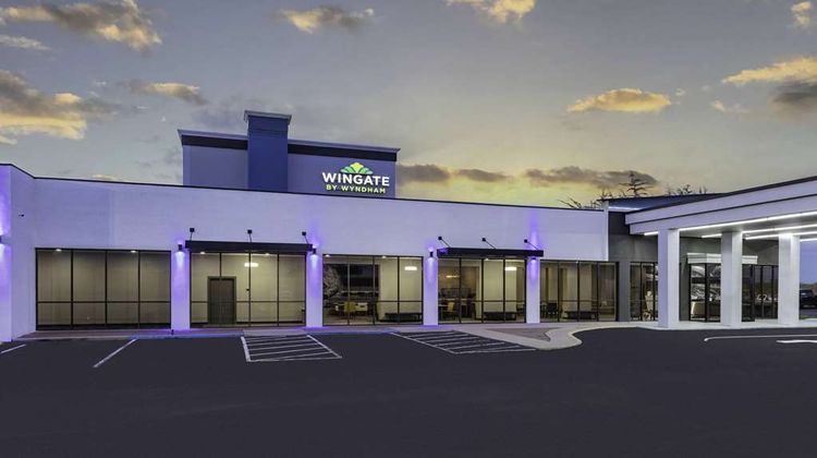 Wingate by Wyndham Wichita Airport Exterior