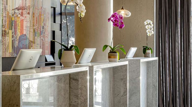 <b>Hyatt Regency Cape Town Lobby</b>. Images powered by <a href="https://iceportal.shijigroup.com/" title="IcePortal" target="_blank">IcePortal</a>.