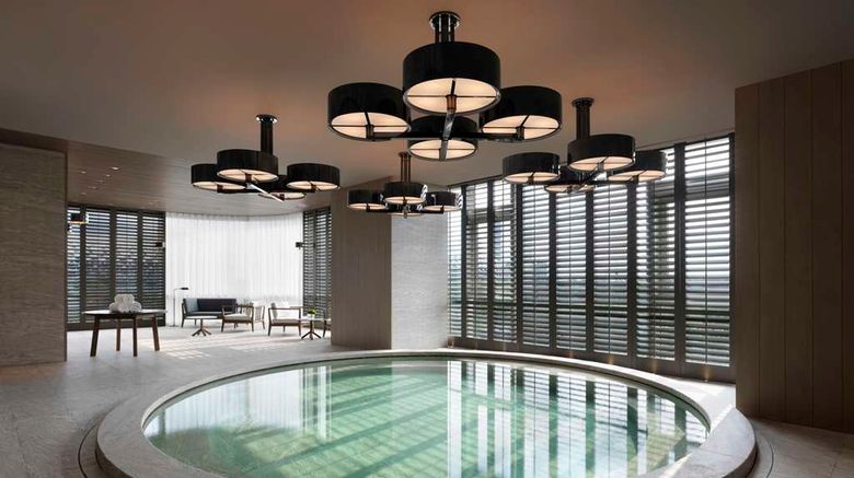 <b>ANdAZ Shenzhen Bay Pool</b>. Images powered by <a href="https://iceportal.shijigroup.com/" title="IcePortal" target="_blank">IcePortal</a>.