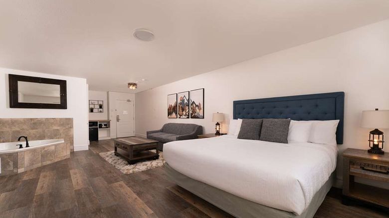 <b>Prestige Rocky Mountain Resort Suite</b>. Images powered by <a href="https://iceportal.shijigroup.com/" title="IcePortal" target="_blank">IcePortal</a>.