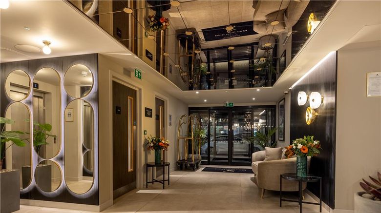 <b>River Ness Hotel, Radisson Individuals Lobby</b>. Images powered by <a href="https://iceportal.shijigroup.com/" title="IcePortal" target="_blank">IcePortal</a>.