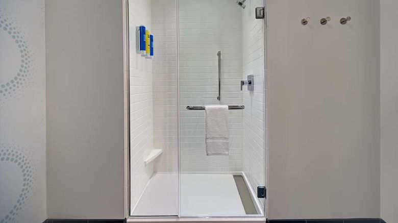 <b>Tru by Hilton Troy Detroit Room</b>. Images powered by <a href="https://iceportal.shijigroup.com/" title="IcePortal" target="_blank">IcePortal</a>.