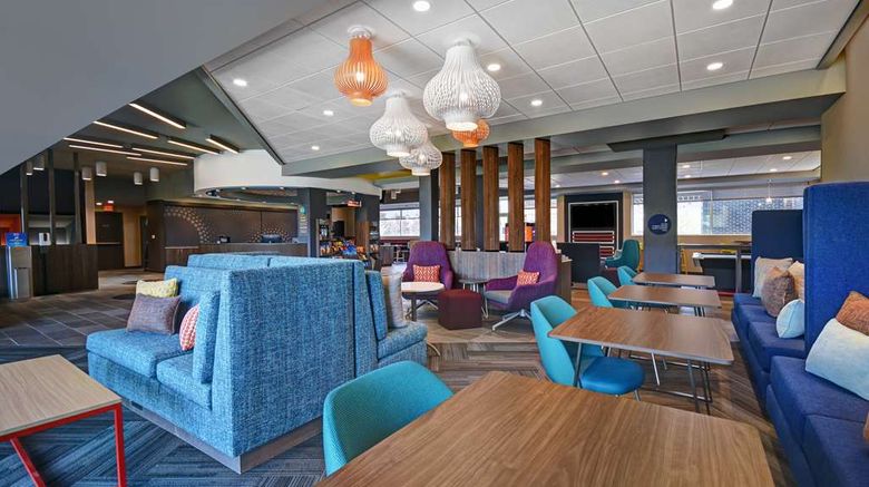 <b>Tru by Hilton Troy Detroit Lobby</b>. Images powered by <a href="https://iceportal.shijigroup.com/" title="IcePortal" target="_blank">IcePortal</a>.