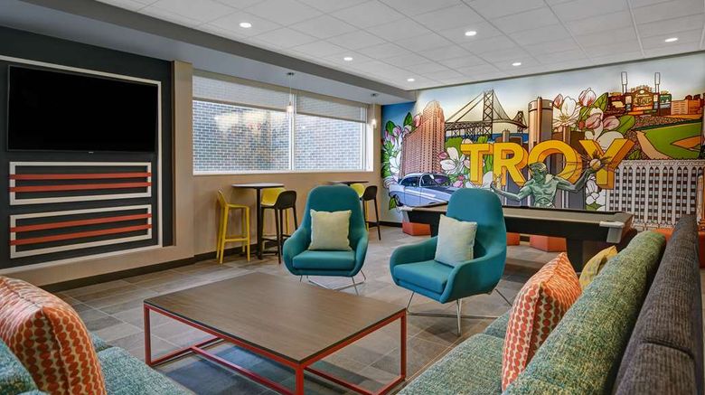 <b>Tru by Hilton Troy Detroit Lobby</b>. Images powered by <a href="https://iceportal.shijigroup.com/" title="IcePortal" target="_blank">IcePortal</a>.