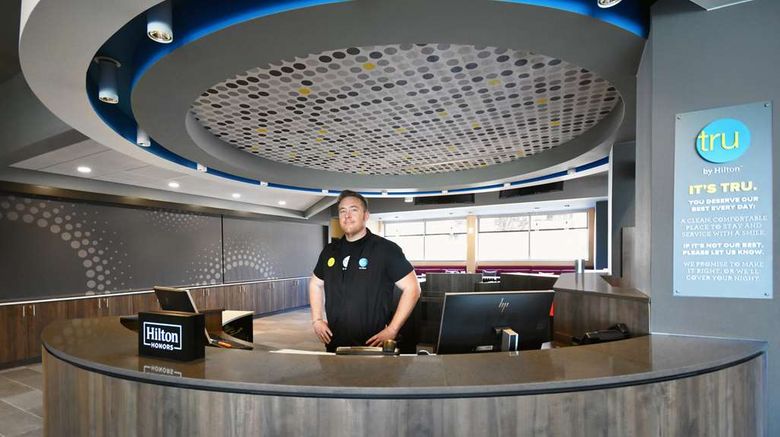 <b>Tru by Hilton Troy Detroit Lobby</b>. Images powered by <a href="https://iceportal.shijigroup.com/" title="IcePortal" target="_blank">IcePortal</a>.