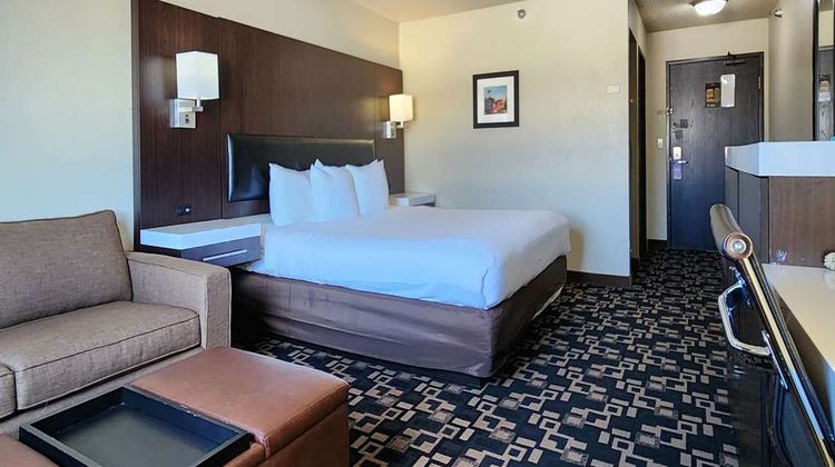 Comfort Inn and Suites Shakopee Downtown Area Room