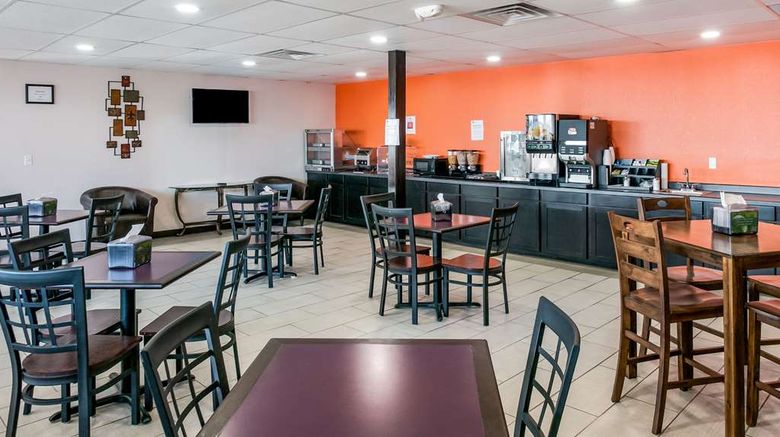 <b>Suburban Studios Restaurant</b>. Images powered by <a href="https://iceportal.shijigroup.com/" title="IcePortal" target="_blank">IcePortal</a>.