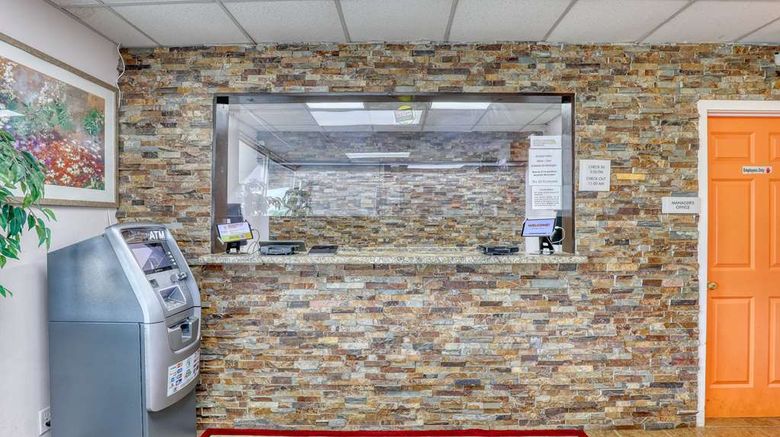 <b>Suburban Studios Lobby</b>. Images powered by <a href="https://iceportal.shijigroup.com/" title="IcePortal" target="_blank">IcePortal</a>.