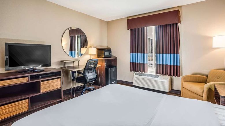 <b>Quality Inn Calvert City-Paducah East Room</b>. Images powered by <a href="https://iceportal.shijigroup.com/" title="IcePortal" target="_blank">IcePortal</a>.