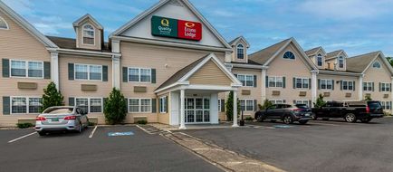 Quality Inn and Suites Auburn Exterior