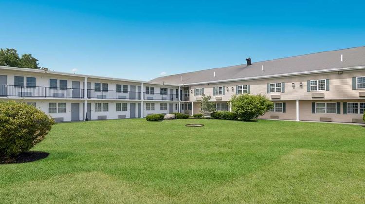 Quality Inn and Suites Auburn Exterior
