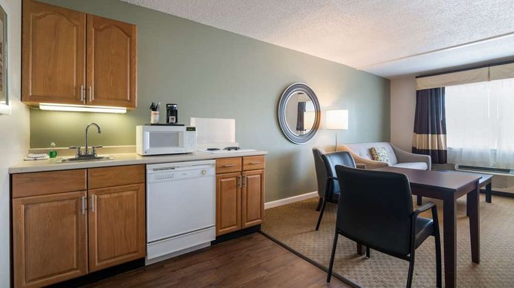 Quality Inn and Suites Auburn Suite