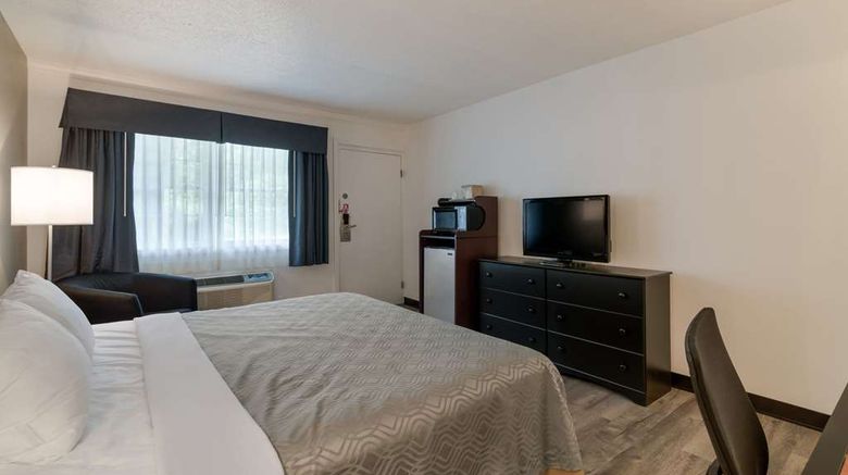 <b>Econo Lodge Auburn I-95 Room</b>. Images powered by <a href="https://iceportal.shijigroup.com/" title="IcePortal" target="_blank">IcePortal</a>.